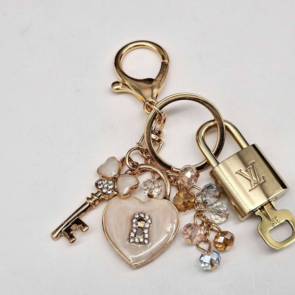 Authentic Louis Vuitton Gold Lock & Key ✨ Bag Charm Unbranded Keychain - Picture 5 of 7